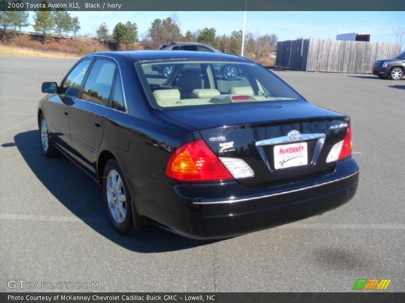 Black / Ivory 2000 Toyota Avalon XLS