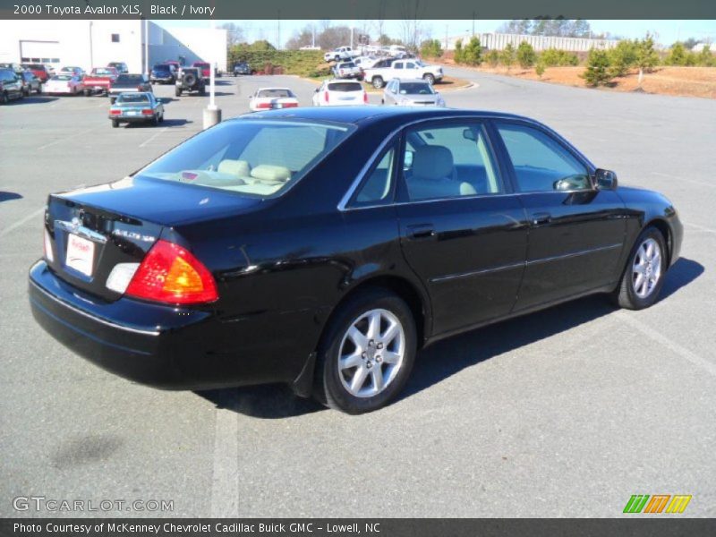 Black / Ivory 2000 Toyota Avalon XLS