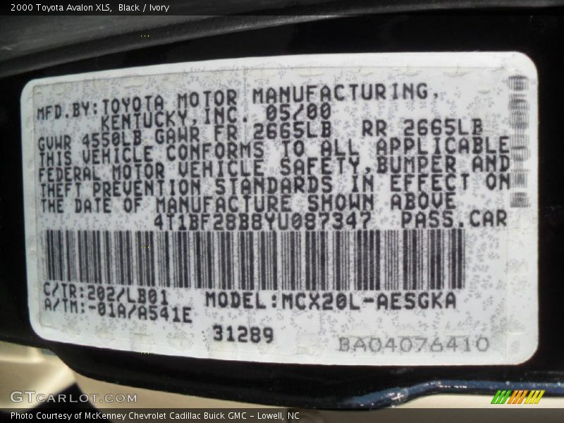 Black / Ivory 2000 Toyota Avalon XLS