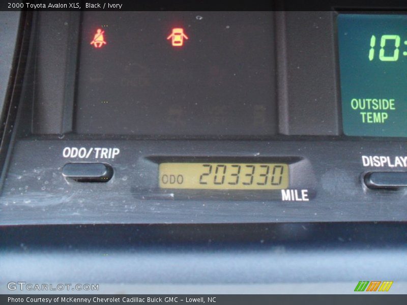 Black / Ivory 2000 Toyota Avalon XLS