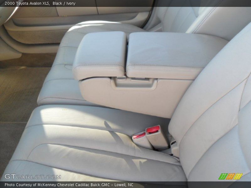 Black / Ivory 2000 Toyota Avalon XLS