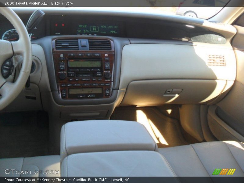 Black / Ivory 2000 Toyota Avalon XLS