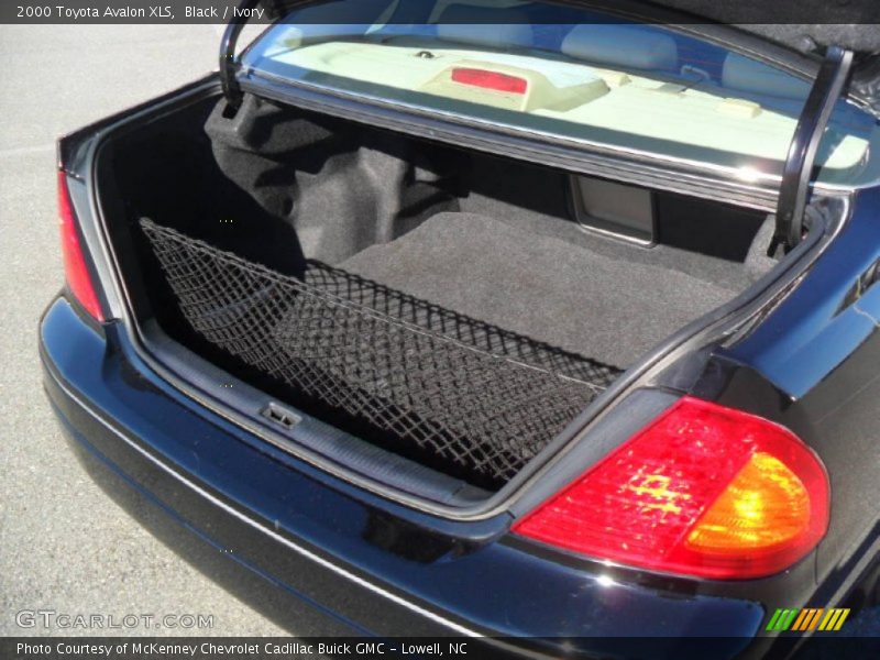 Black / Ivory 2000 Toyota Avalon XLS