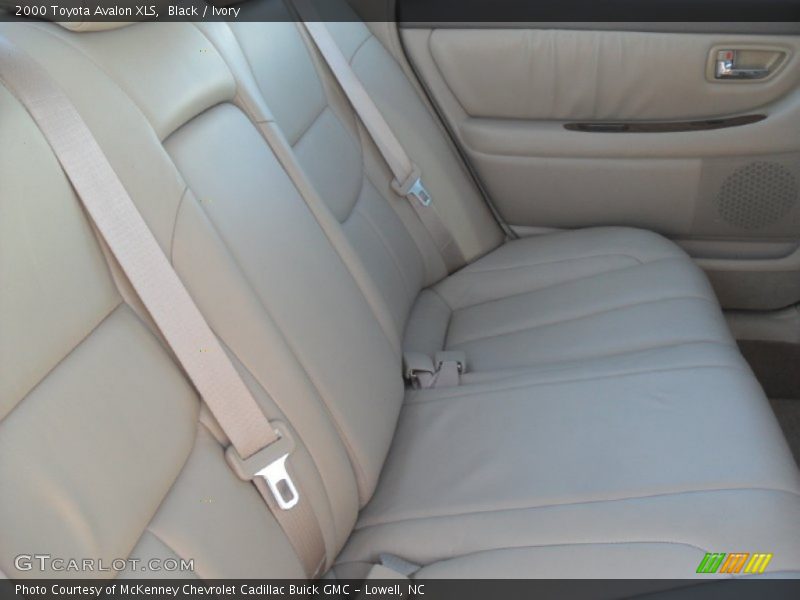 Black / Ivory 2000 Toyota Avalon XLS