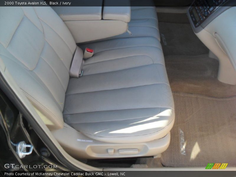Black / Ivory 2000 Toyota Avalon XLS