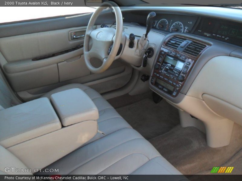 Black / Ivory 2000 Toyota Avalon XLS