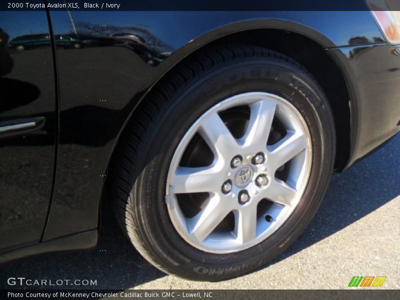 Black / Ivory 2000 Toyota Avalon XLS