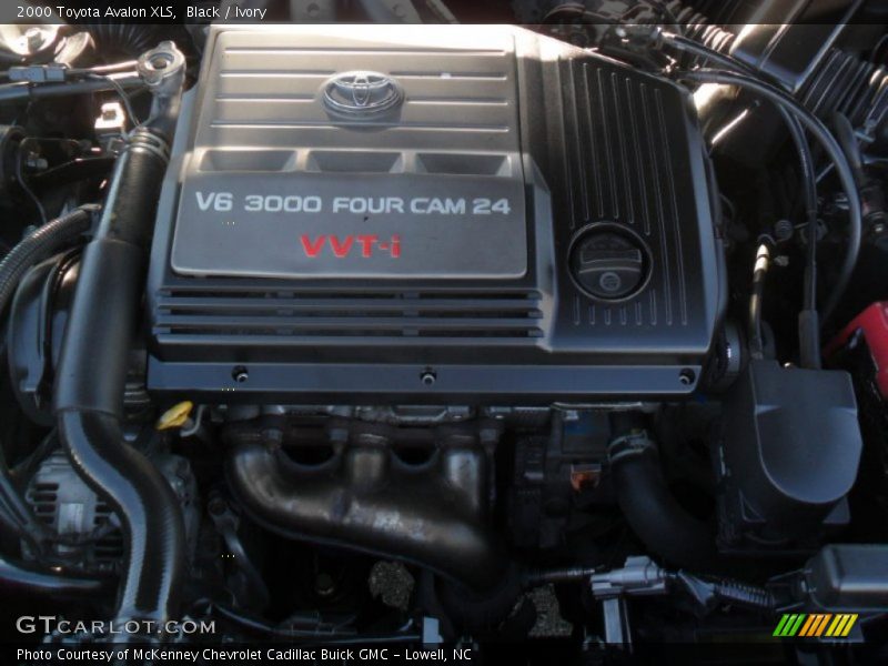 Black / Ivory 2000 Toyota Avalon XLS