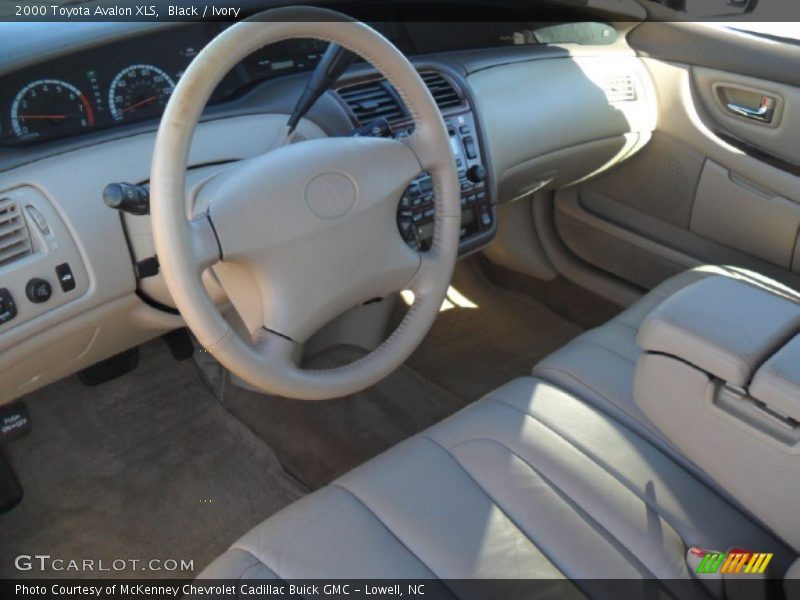 Black / Ivory 2000 Toyota Avalon XLS