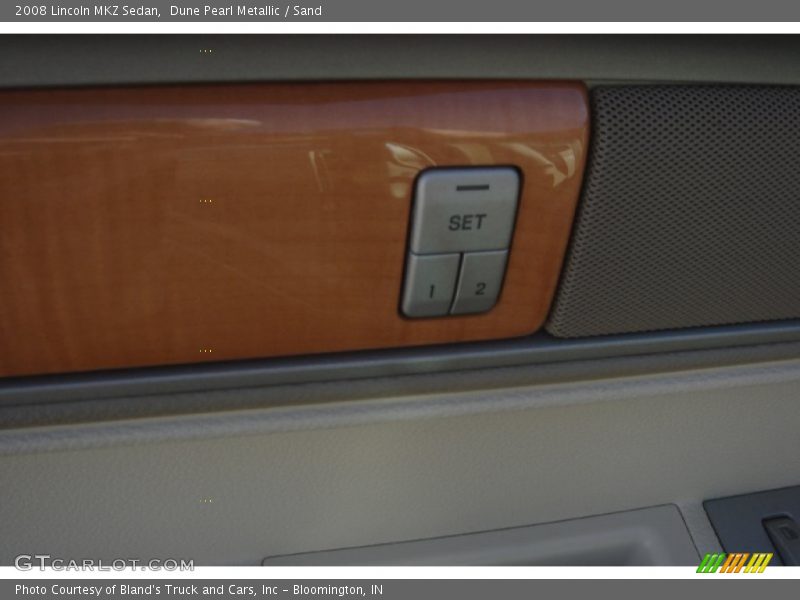 Dune Pearl Metallic / Sand 2008 Lincoln MKZ Sedan