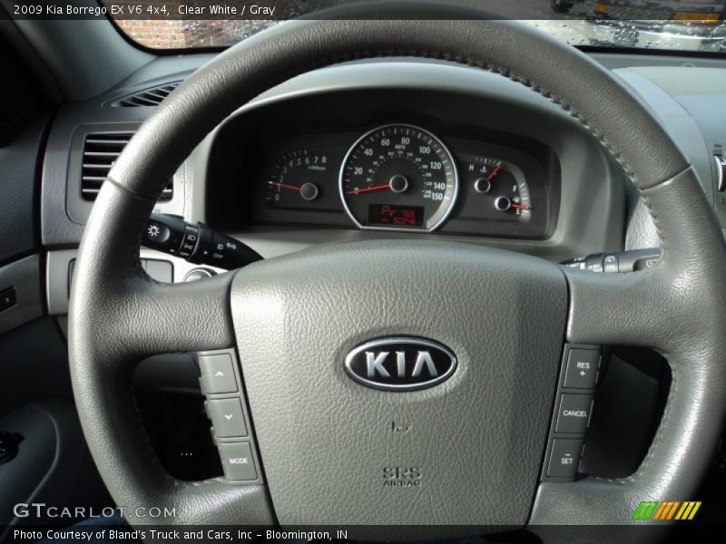 Clear White / Gray 2009 Kia Borrego EX V6 4x4