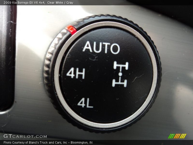 Clear White / Gray 2009 Kia Borrego EX V6 4x4
