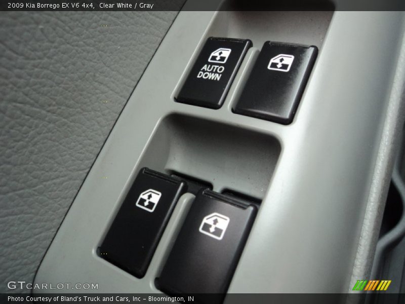 Clear White / Gray 2009 Kia Borrego EX V6 4x4