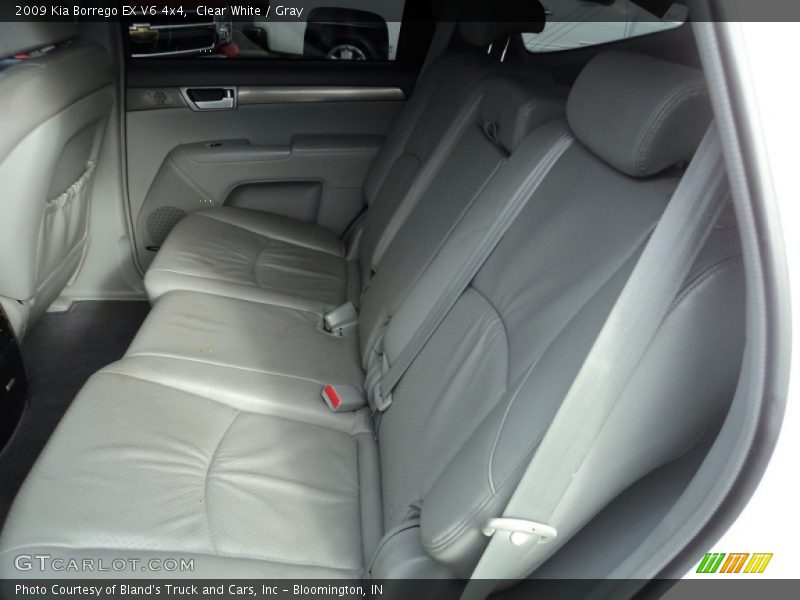Clear White / Gray 2009 Kia Borrego EX V6 4x4