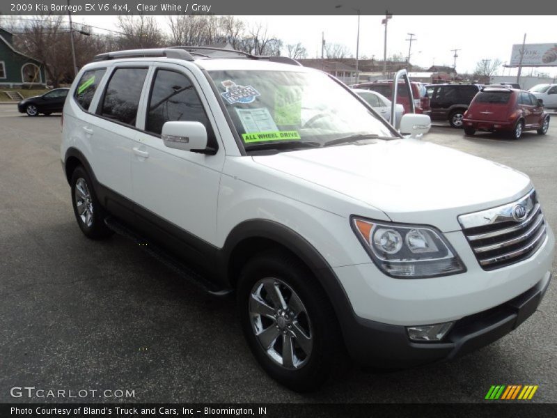 Clear White / Gray 2009 Kia Borrego EX V6 4x4