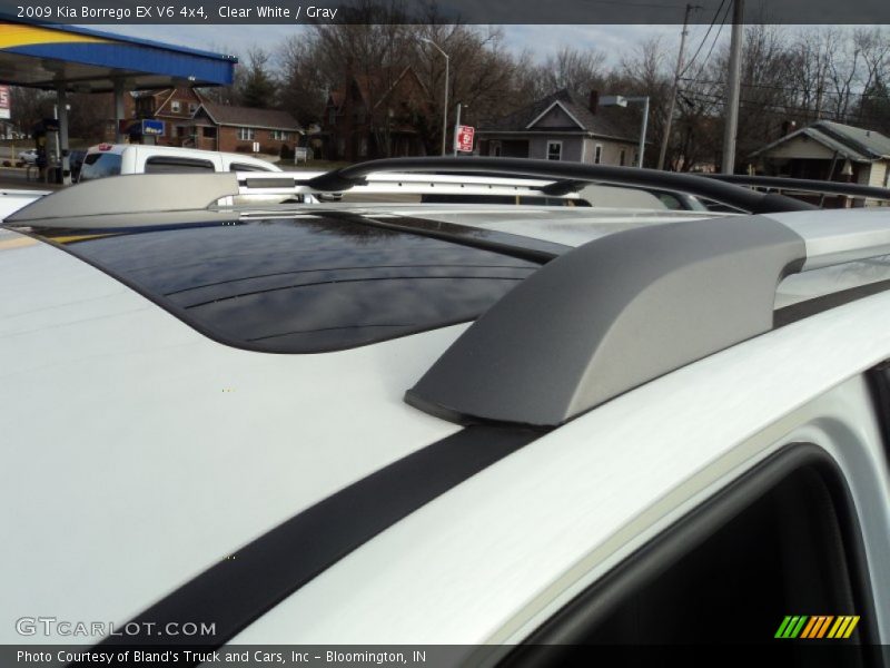 Clear White / Gray 2009 Kia Borrego EX V6 4x4