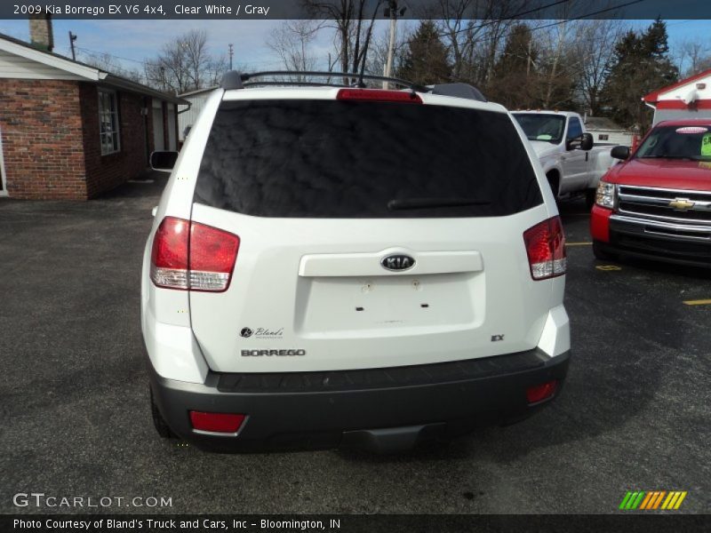 Clear White / Gray 2009 Kia Borrego EX V6 4x4