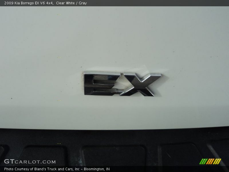 Clear White / Gray 2009 Kia Borrego EX V6 4x4