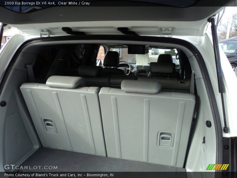Clear White / Gray 2009 Kia Borrego EX V6 4x4