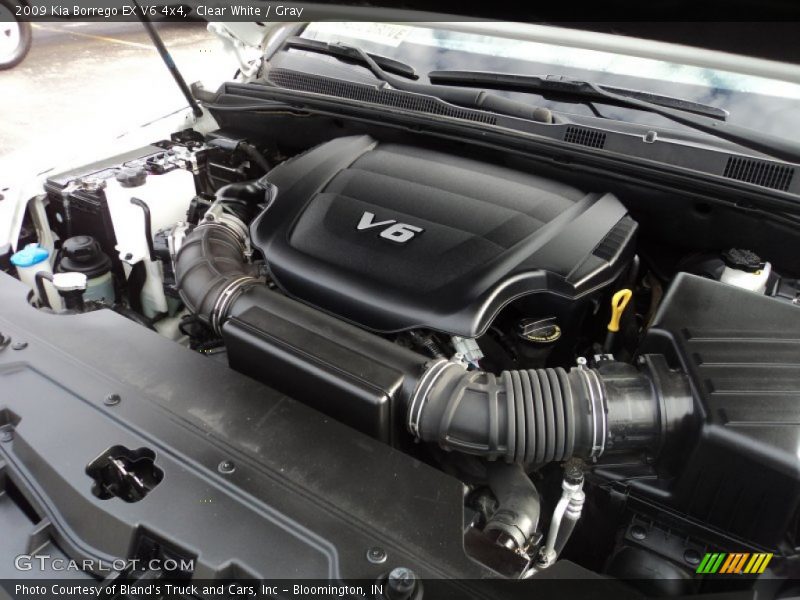 Clear White / Gray 2009 Kia Borrego EX V6 4x4