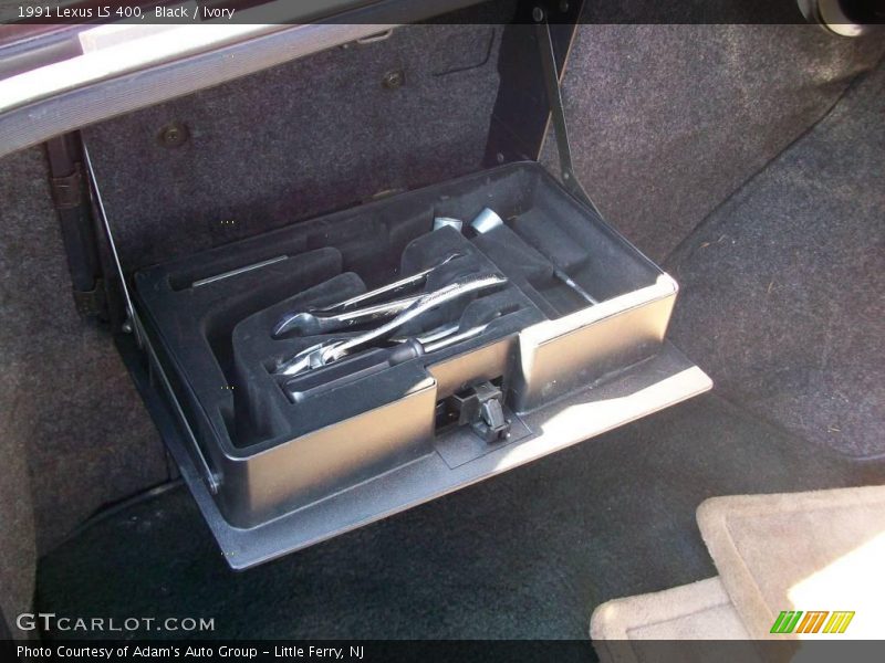 Black / Ivory 1991 Lexus LS 400