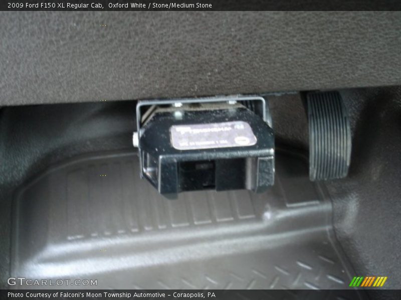 Oxford White / Stone/Medium Stone 2009 Ford F150 XL Regular Cab