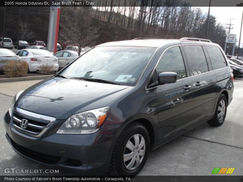 Front 3/4 View of 2005 Odyssey EX