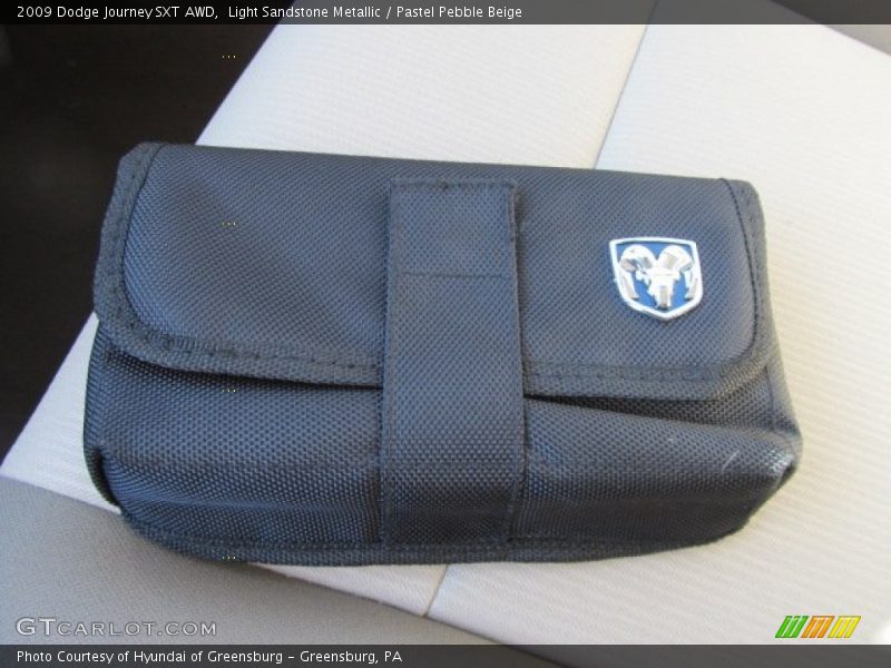 Light Sandstone Metallic / Pastel Pebble Beige 2009 Dodge Journey SXT AWD