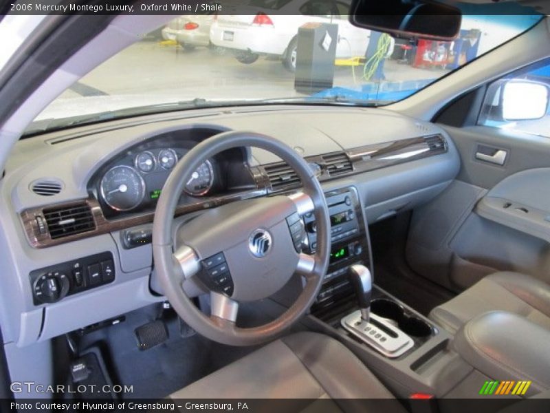 Dashboard of 2006 Montego Luxury