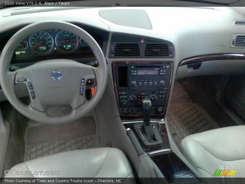 Black / Taupe 2005 Volvo V70 2.4