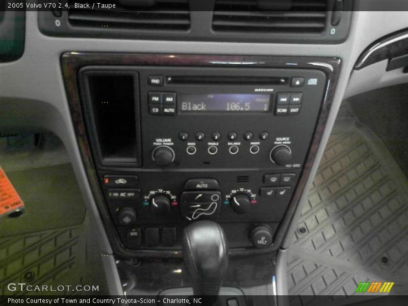 Black / Taupe 2005 Volvo V70 2.4