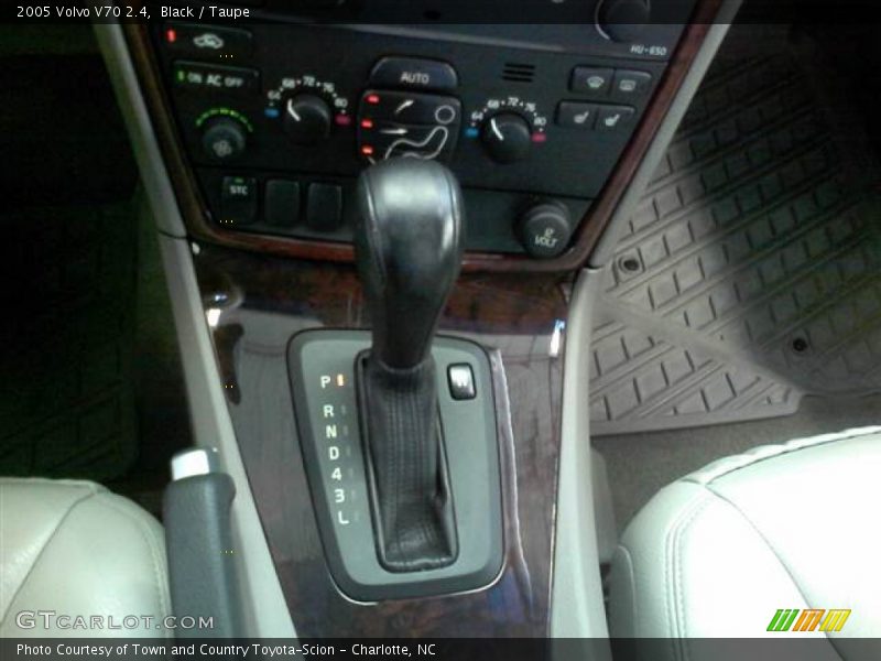 Black / Taupe 2005 Volvo V70 2.4