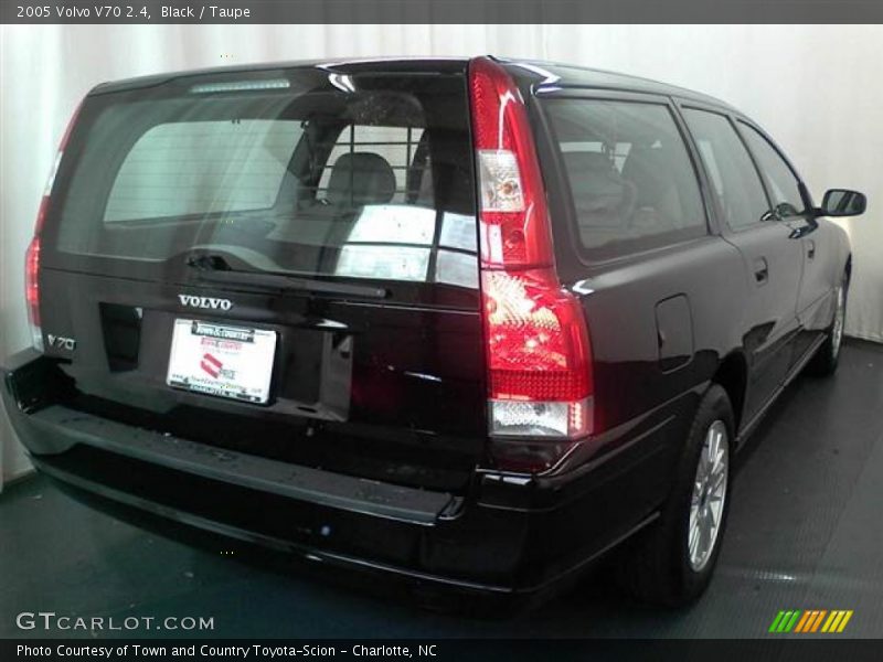 Black / Taupe 2005 Volvo V70 2.4