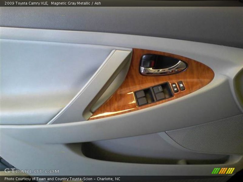 Magnetic Gray Metallic / Ash 2009 Toyota Camry XLE