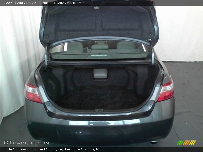 Magnetic Gray Metallic / Ash 2009 Toyota Camry XLE