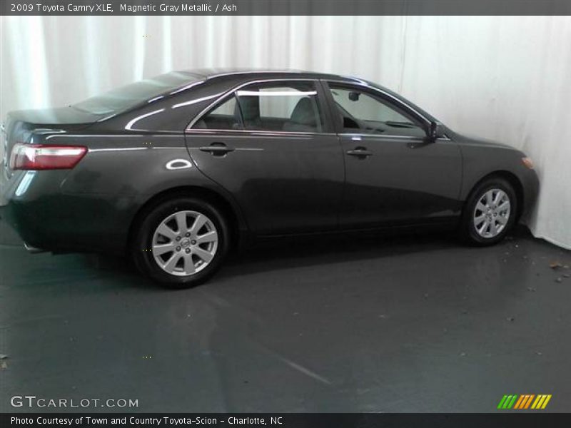 Magnetic Gray Metallic / Ash 2009 Toyota Camry XLE