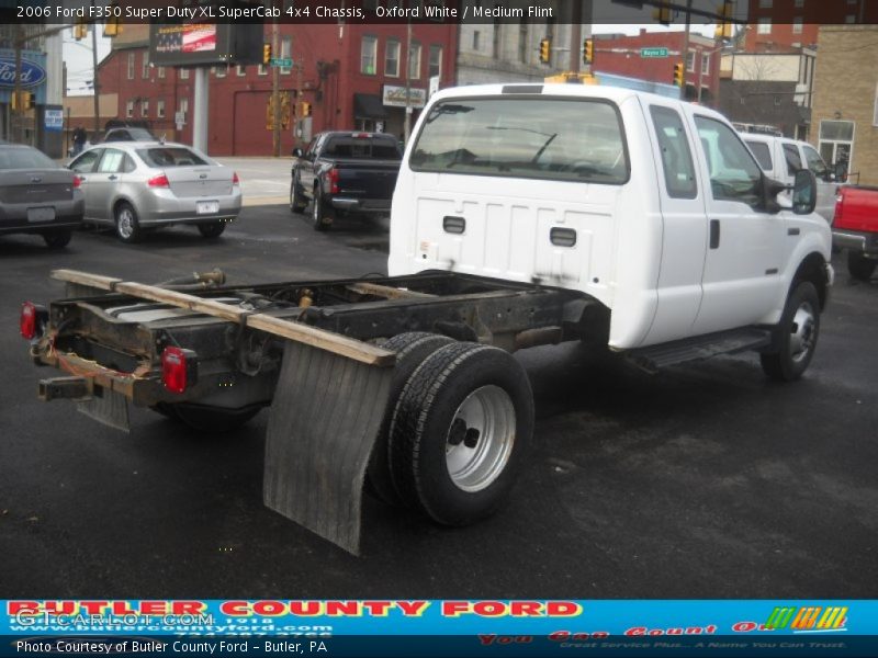 Oxford White / Medium Flint 2006 Ford F350 Super Duty XL SuperCab 4x4 Chassis