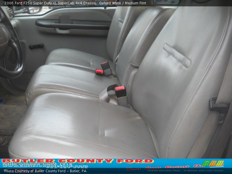 Oxford White / Medium Flint 2006 Ford F350 Super Duty XL SuperCab 4x4 Chassis
