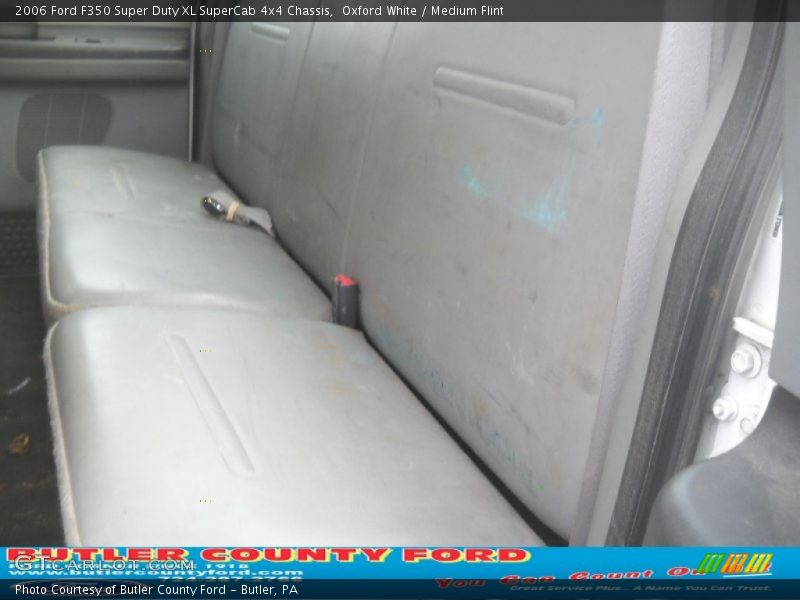 Oxford White / Medium Flint 2006 Ford F350 Super Duty XL SuperCab 4x4 Chassis