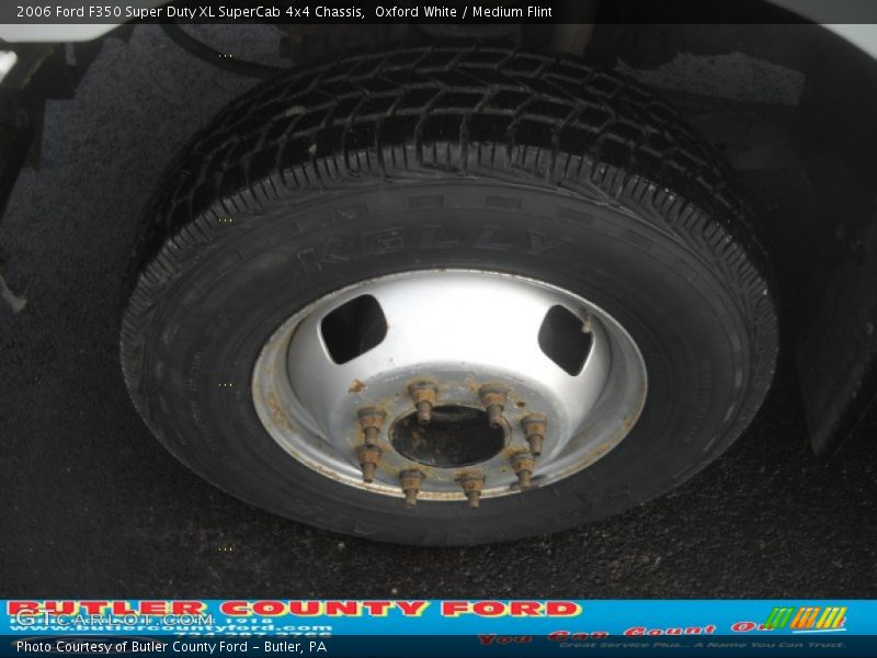 Oxford White / Medium Flint 2006 Ford F350 Super Duty XL SuperCab 4x4 Chassis
