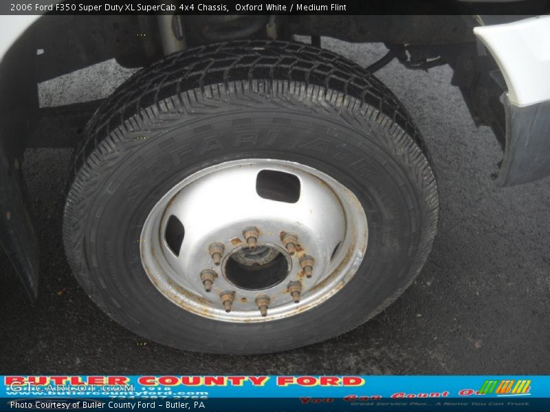 Oxford White / Medium Flint 2006 Ford F350 Super Duty XL SuperCab 4x4 Chassis