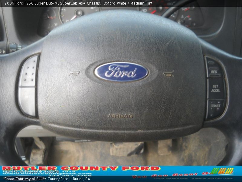 Oxford White / Medium Flint 2006 Ford F350 Super Duty XL SuperCab 4x4 Chassis
