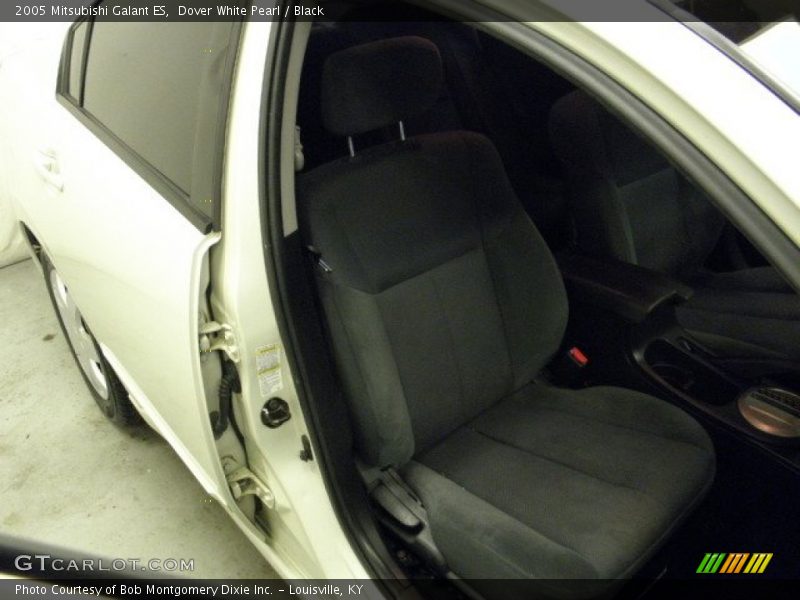 Dover White Pearl / Black 2005 Mitsubishi Galant ES