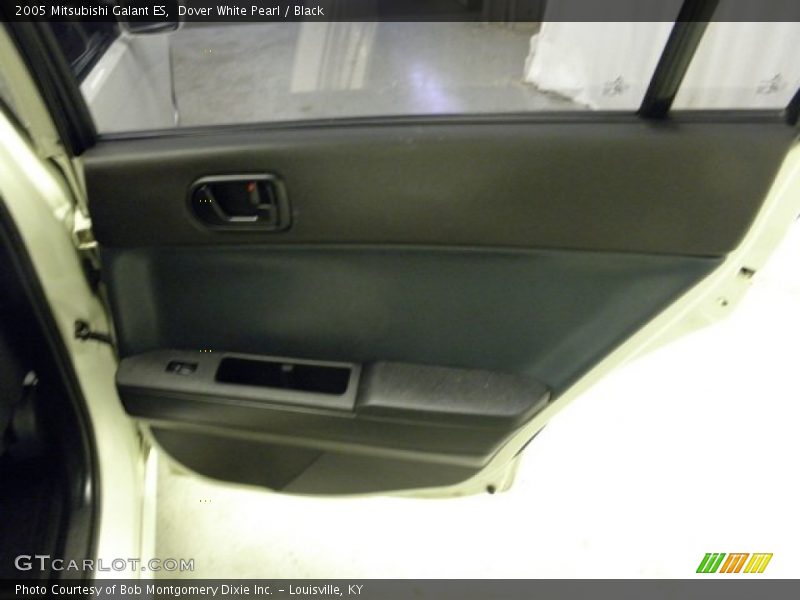 Dover White Pearl / Black 2005 Mitsubishi Galant ES