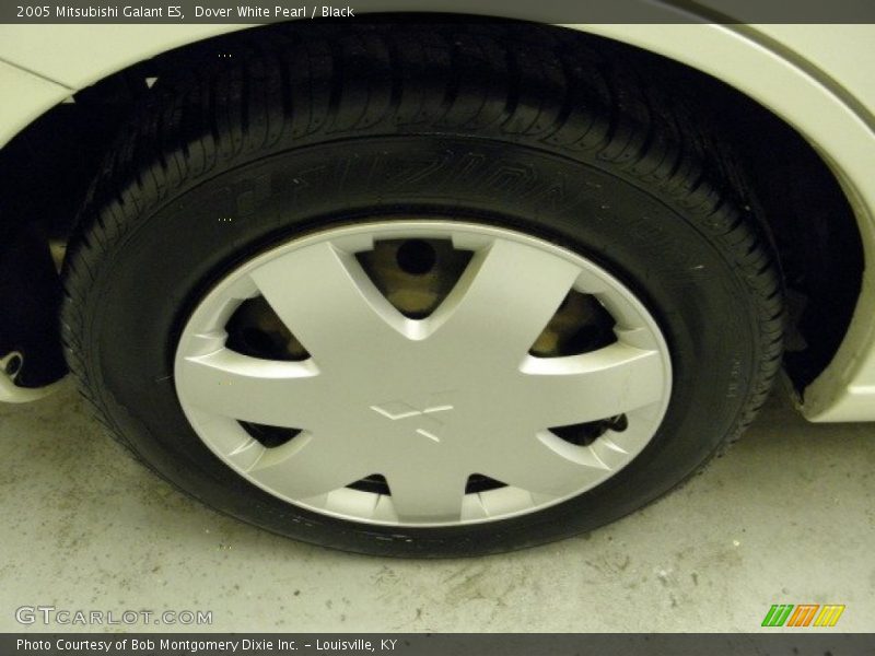 Dover White Pearl / Black 2005 Mitsubishi Galant ES