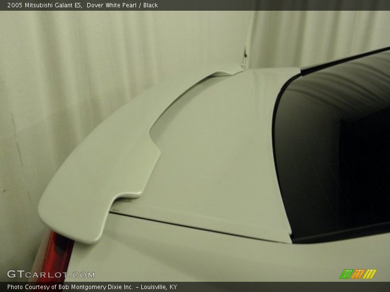 Dover White Pearl / Black 2005 Mitsubishi Galant ES