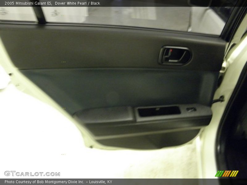Dover White Pearl / Black 2005 Mitsubishi Galant ES