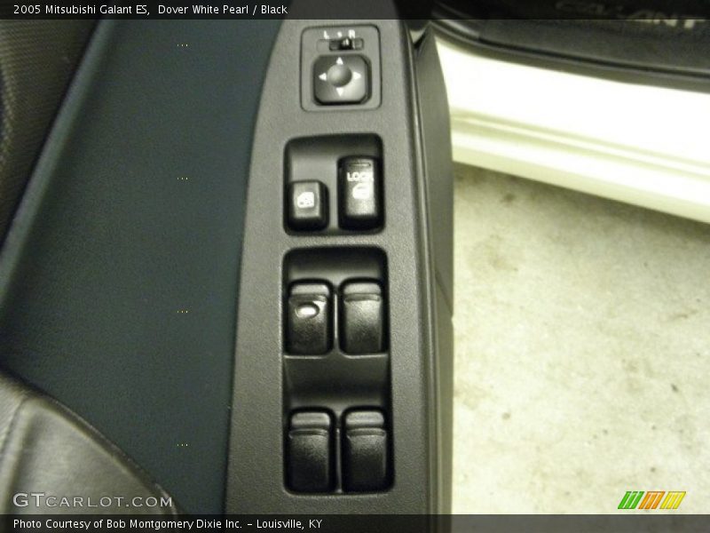 Dover White Pearl / Black 2005 Mitsubishi Galant ES