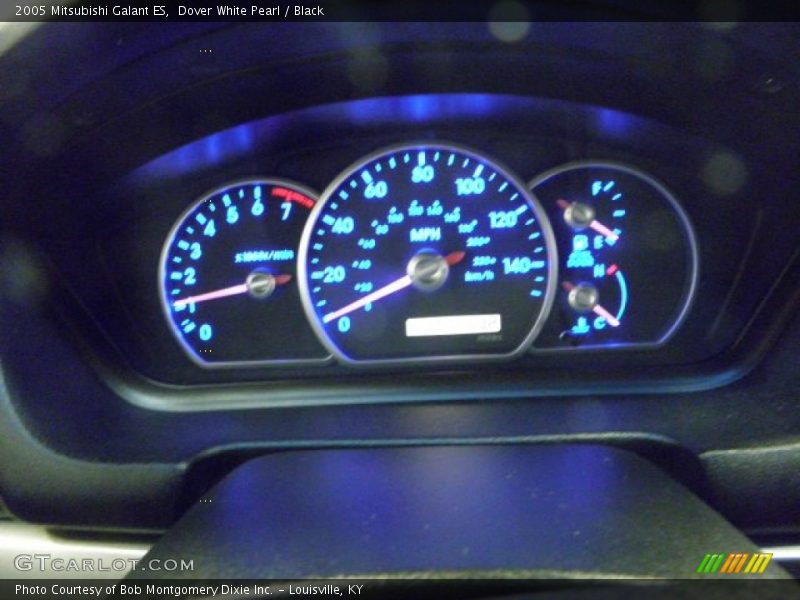 Dover White Pearl / Black 2005 Mitsubishi Galant ES