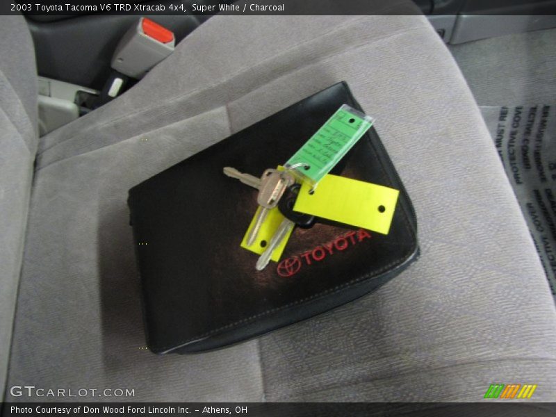 Super White / Charcoal 2003 Toyota Tacoma V6 TRD Xtracab 4x4